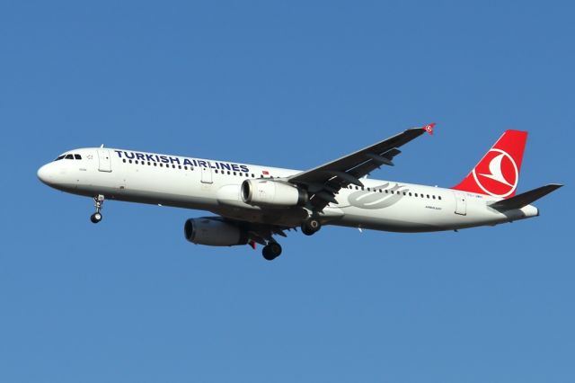 Airbus A321 (TC-JMH) - 22/11/2019:  Afternoon landing from Istanbul.