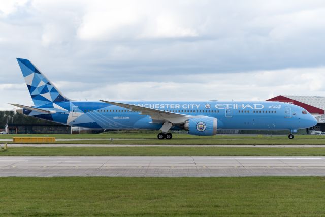 Boeing 787-9 Dreamliner (A6-BND) - Etihad's Manchester City livery visit Manchester airport on its first commercial flight EY21-21.10.19