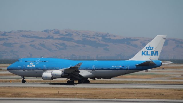 Boeing 747-400 (PH-BFB) - "City of Bangkok"