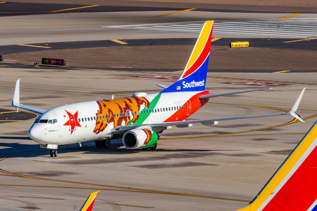 Boeing 737-700 (N943WN) - A Southwest 737-700 in California One special livery taxiing at PHX on 2/12/23 during the Super Bowl rush. Taken with a Canon R7 and Canon EF 100-400 II L lens.