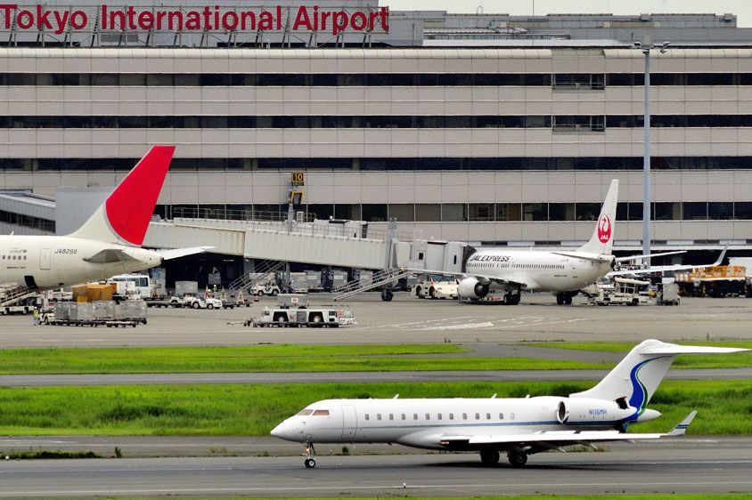 Bombardier Global Express (N115MH) - 2011 BOMBARDIER INC BD-700-1A10 from WILMINGTON TRUST CO TRUSTEE 