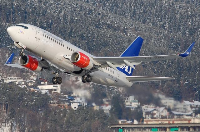 Boeing 737-700 (LN-RNW)