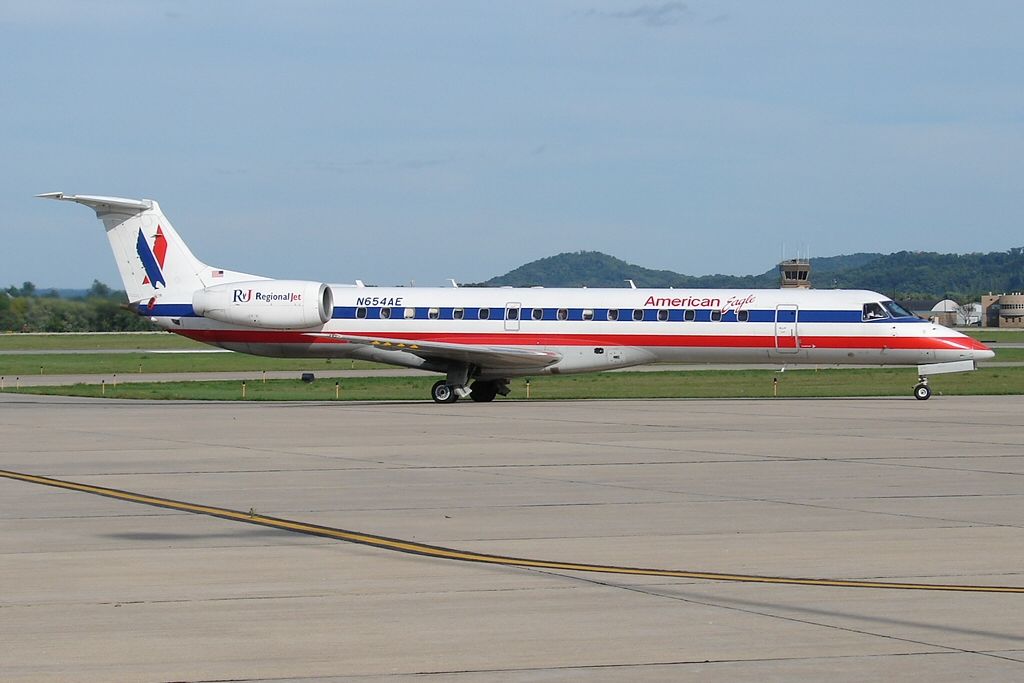 Embraer ERJ-145 (N654AE)