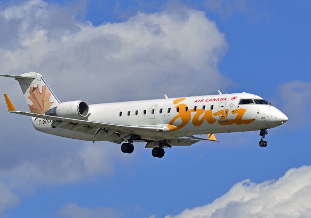 Canadair Regional Jet CRJ-200 (C-GOJA)