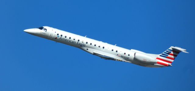 Embraer ERJ-145 (N642AE) - Shortly after departure is this 1999 American Airlines Eagle Embraer 145LR in the Autumn of 2023.