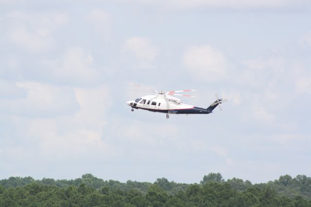 Sikorsky S-76 (N121NC) - N121NC approaching to land at the hangars