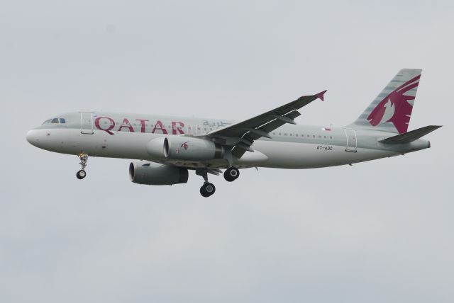 Airbus A320 (A6-ADC) - Landing at EGLL 27R