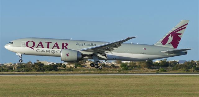 Boeing 777-200 (A7-BFT) - On landing RWY31