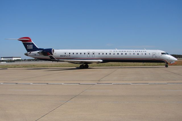 Canadair Regional Jet CRJ-900 (N923FJ)
