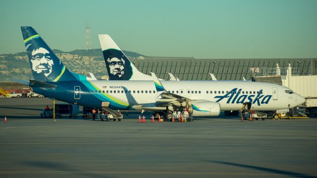 Boeing 737-700 (N534AS) - Alaska resting at her gate.