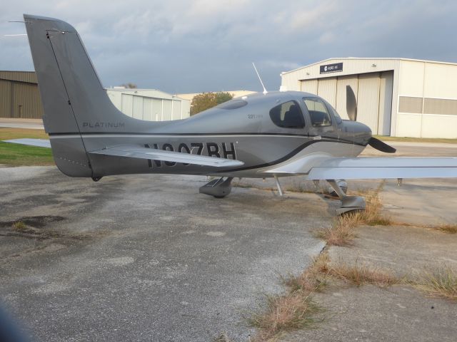 Cirrus SR-22 (N807BH)