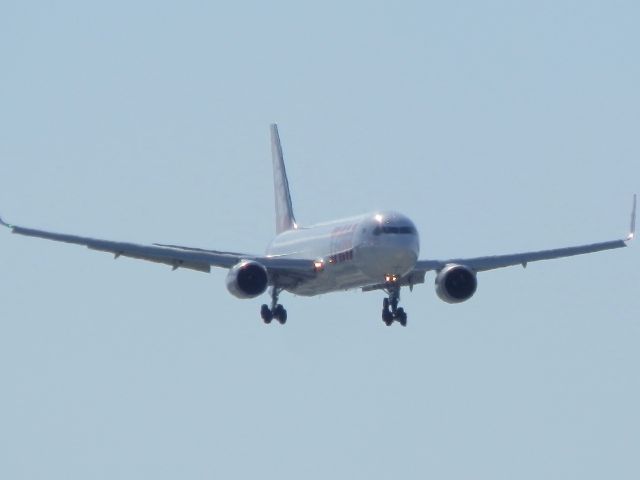 BOEING 767-300 (PT-MOA)