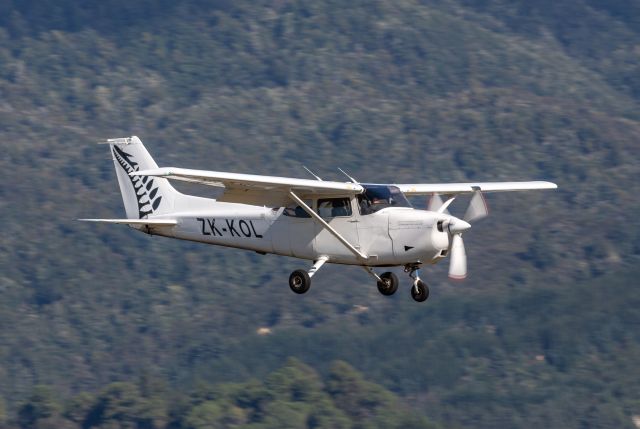 Cessna Skyhawk (ZK-KOL)