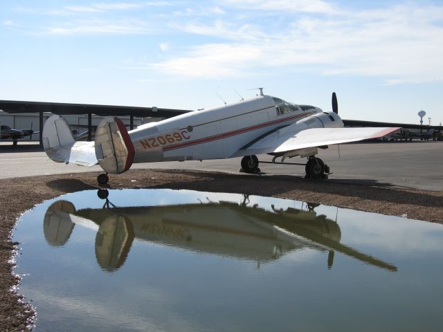 Beechcraft 18 (N2069C)