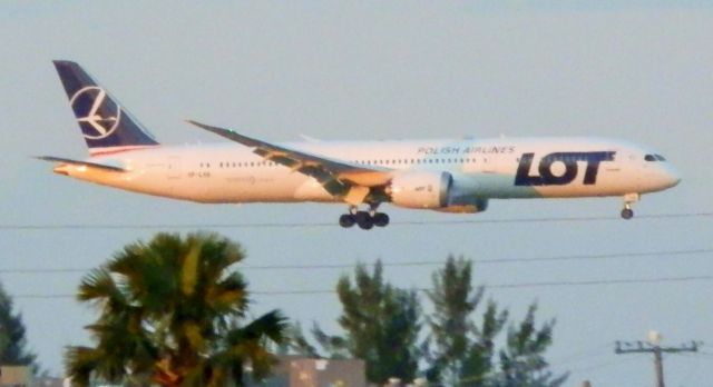 Boeing 787-9 Dreamliner (SP-LSB)