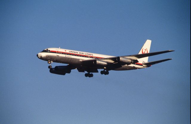 McDonnell Douglas DC-8-60 (JA8031) - Final Approach to Narita Intl Airport Rwy34 on 1985/02/11