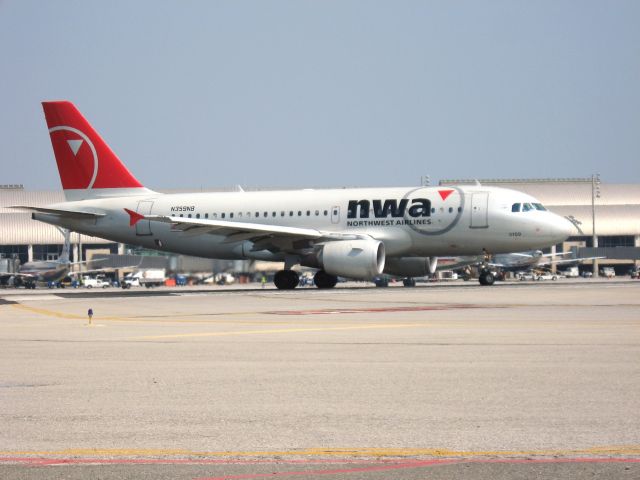 Airbus A319 (N359NB) - Turning onto RWY 19R