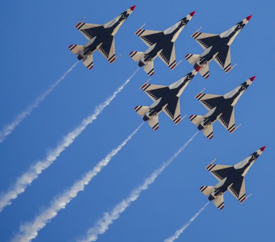 Lockheed F-16 Fighting Falcon — - sacramento airshow Mather field