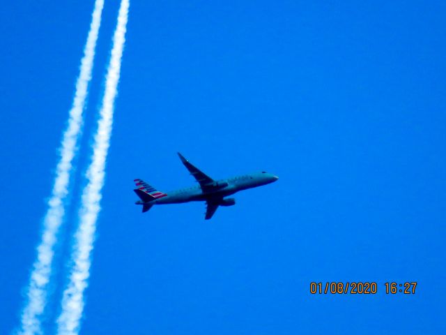 Embraer 175 (N227NN)