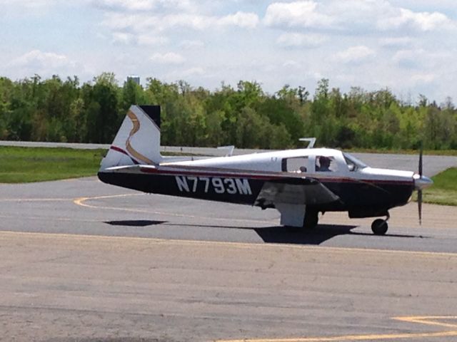 Mooney M-20 (N7793M) - Mooney M-20 taxiing for takeoff