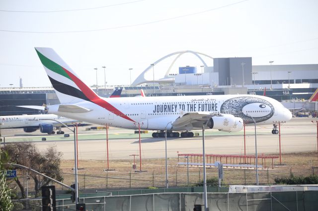 Airbus A380-800 (A6-EVK)