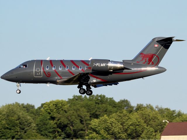 Canadair Challenger (C-FLMK)