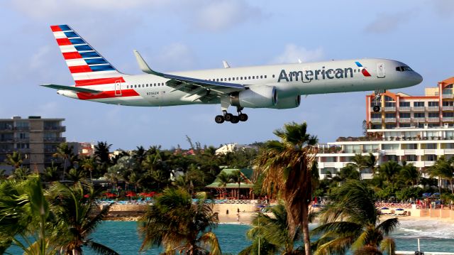 Boeing 757-200 (N936UW) - Maho Beach .Mars 2015.