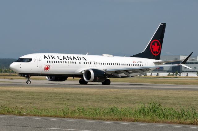 Boeing 737 MAX 8 (C-FSES)