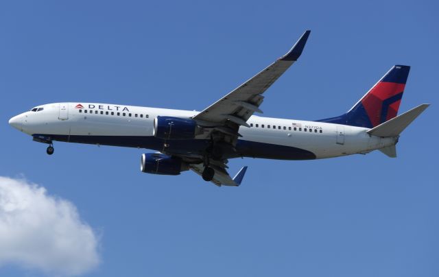 Boeing 737-800 (N377DA)