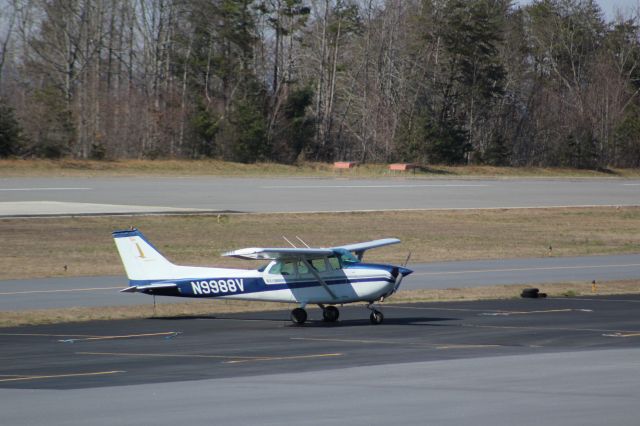 Cessna Skyhawk (N9988V)