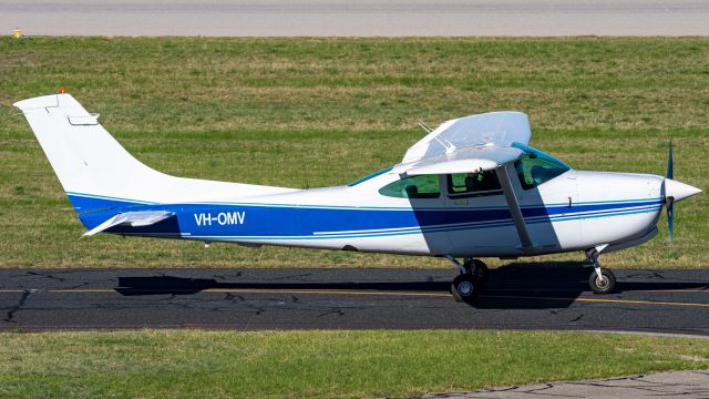 Cessna Skylane (VH-OMV)