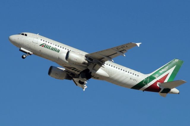 Airbus A320 (EI-DTJ) - 20/12/2019: Morning flight to Roma, Italia, after T/O from runway 26.