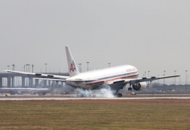 Boeing 777-200 —