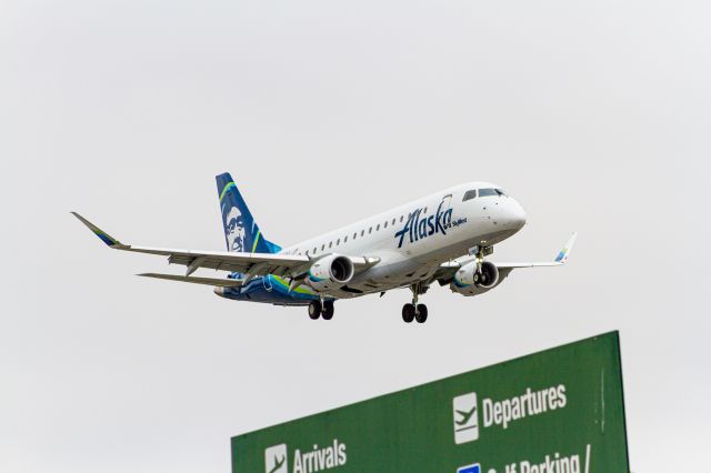 Embraer 175 (N193SY)