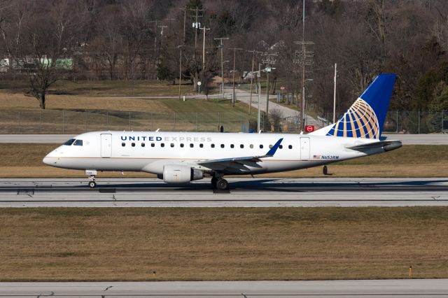 Embraer 170/175 (N653RW)