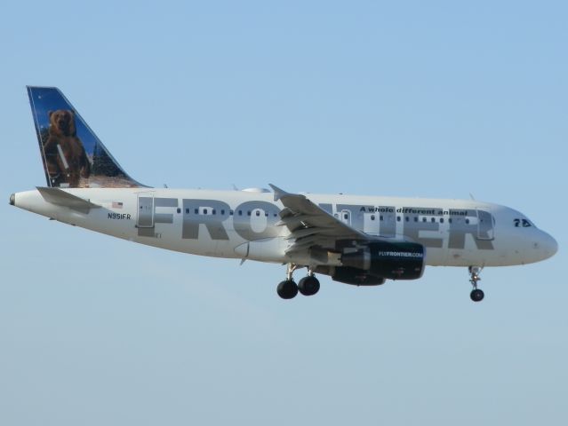 Airbus A319 (N951FR)