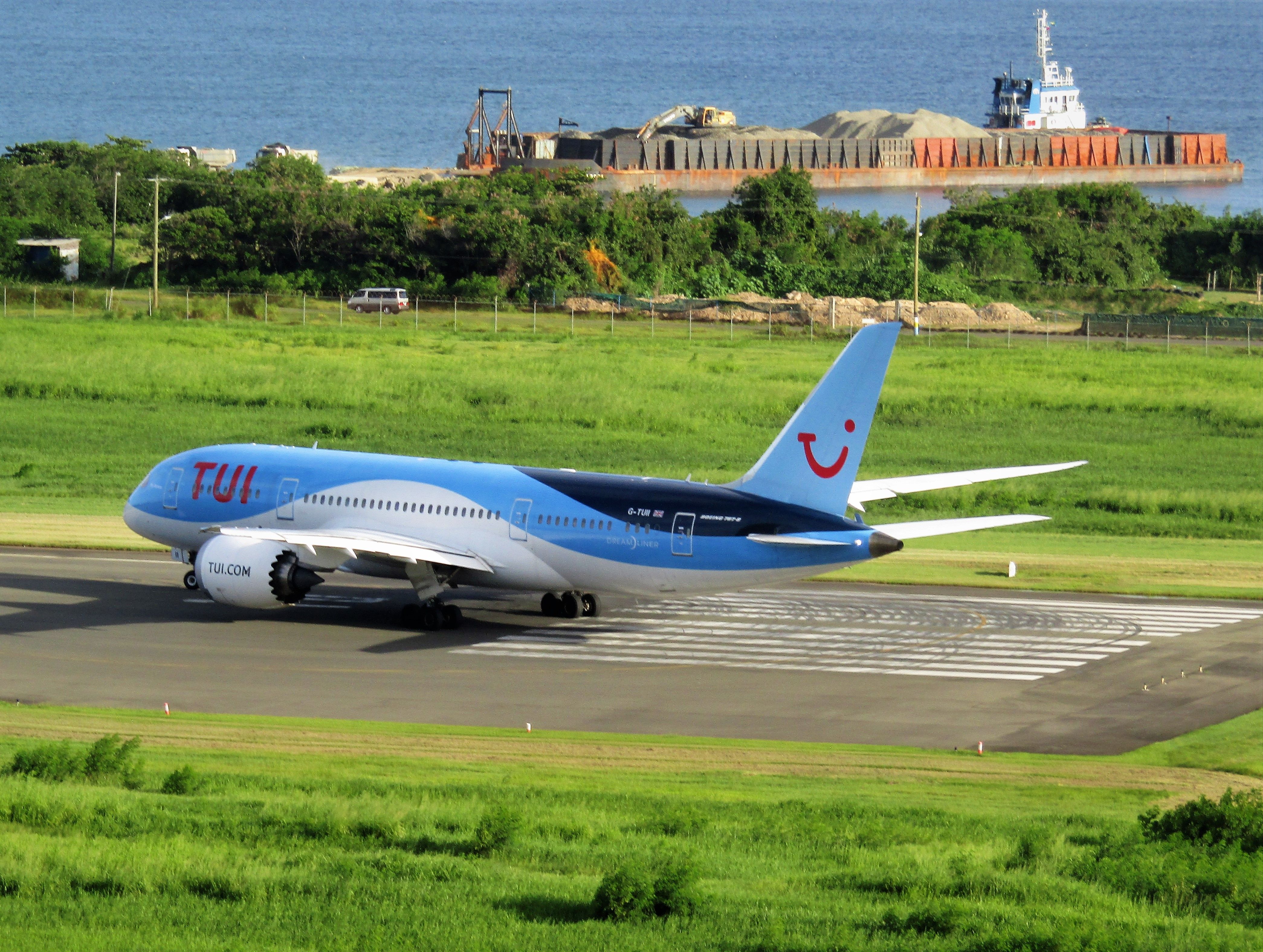 Boeing 787-8 (G-TUII)