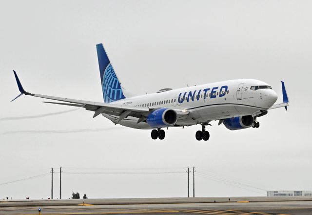 Boeing 737-800 (N76508)