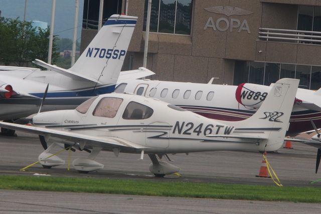 Cirrus SR-22 (N246TW)