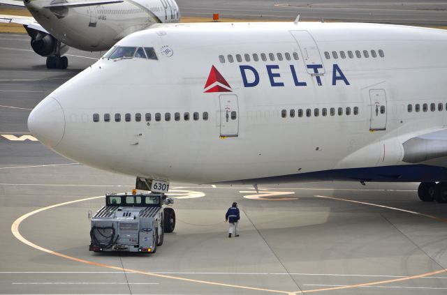 Boeing 747-400 (N661US)