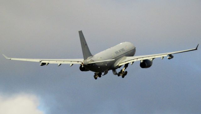 Airbus A330-200 (ZZ-336)
