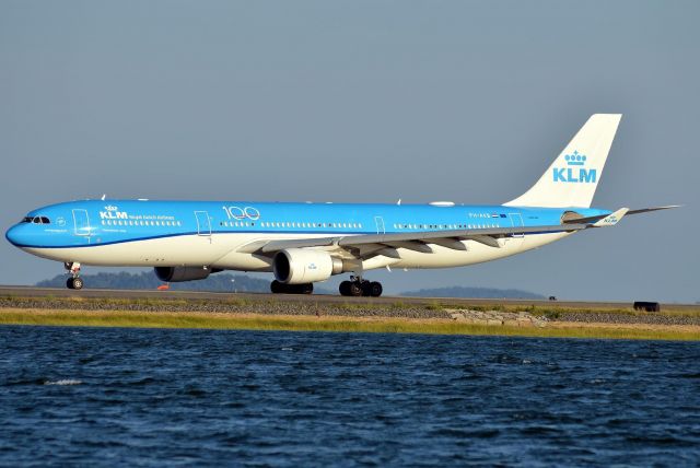 Airbus A330-300 (PH-AKB) - KLM 617 taxis out for departure 