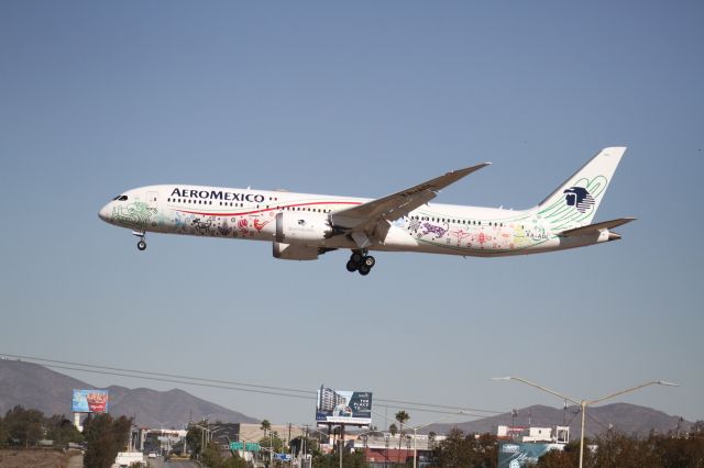 Boeing 787-9 Dreamliner (XA-ADL) - FINAL APPROACH 27 MMTJ