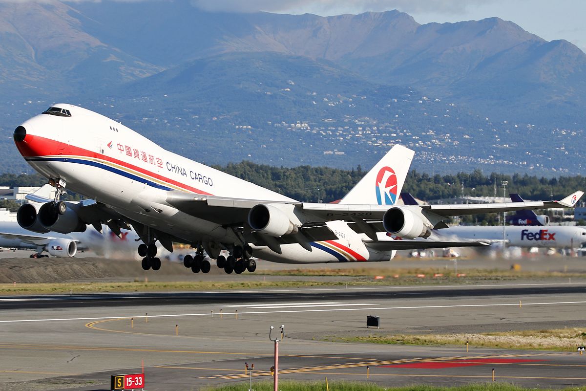 BOEING 777-200LR (B-2428)