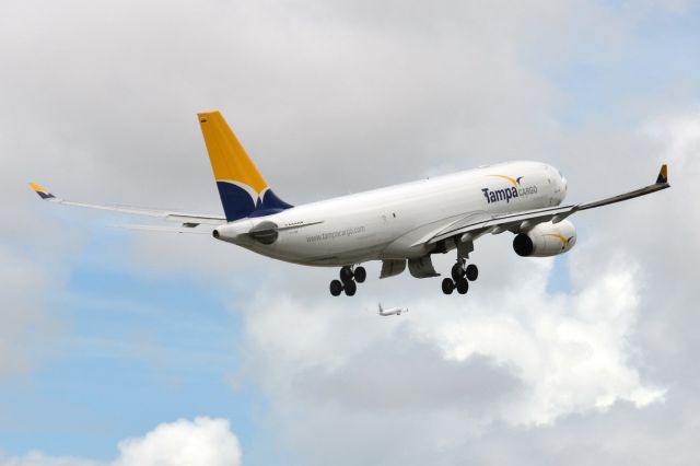 Airbus A330-200 (N330QT)