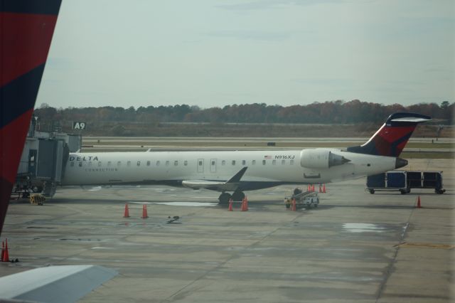 Canadair Regional Jet CRJ-900 (N916XJ)