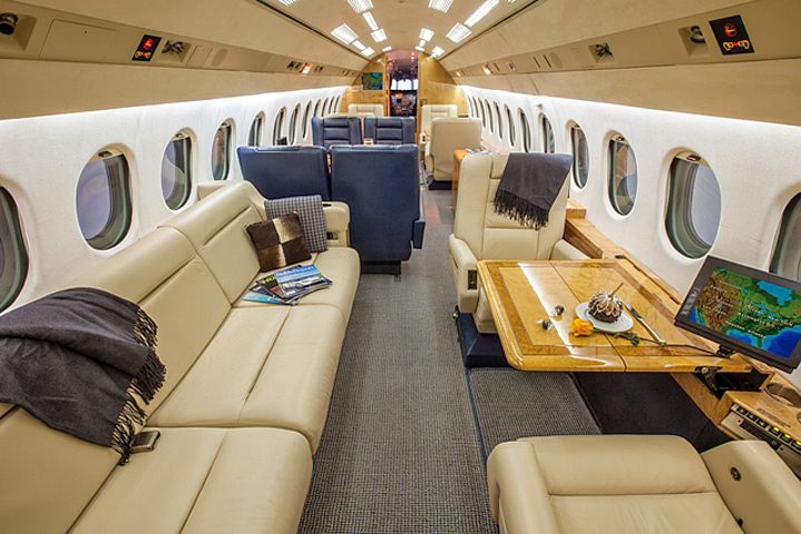 Dassault Falcon 900 (N860ST)