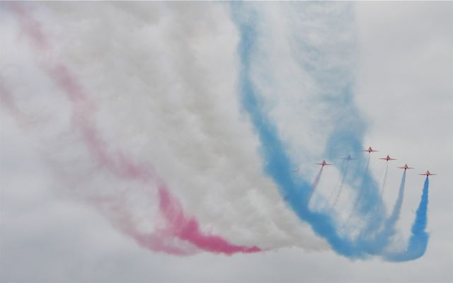 Boeing Goshawk (XX266) - RAF Red Arrows performing display at Farnbotough International Airshow 2012.