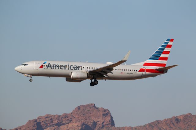 Boeing 737-800 (N829NN)