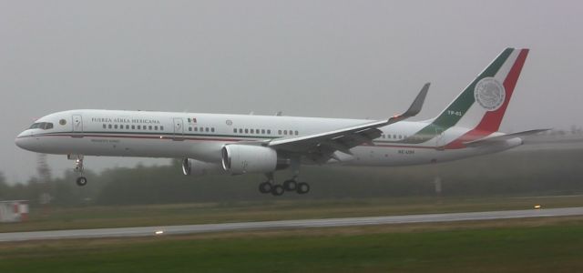 Boeing 757-200 (XC-UJM) - The Mexican Presidential Airplane touches down at Gander International.